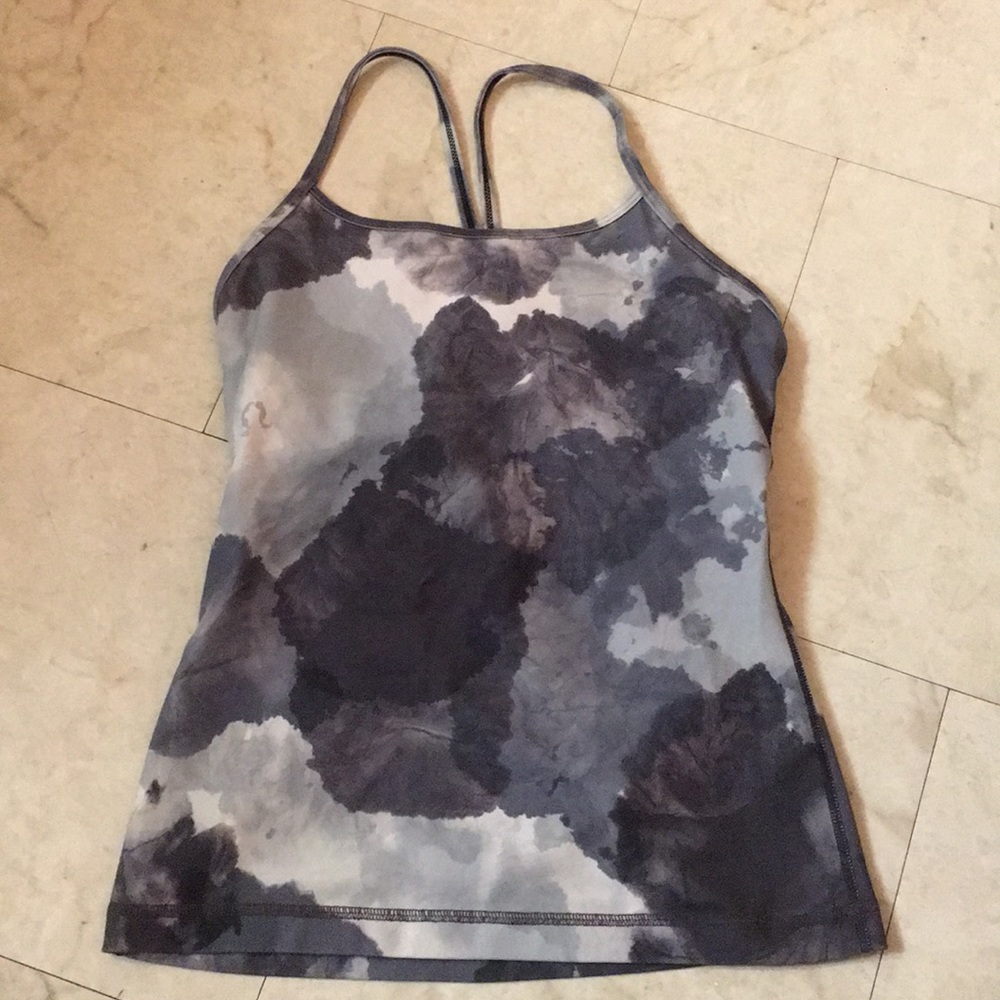 Lulu Lemon Athletica top 4